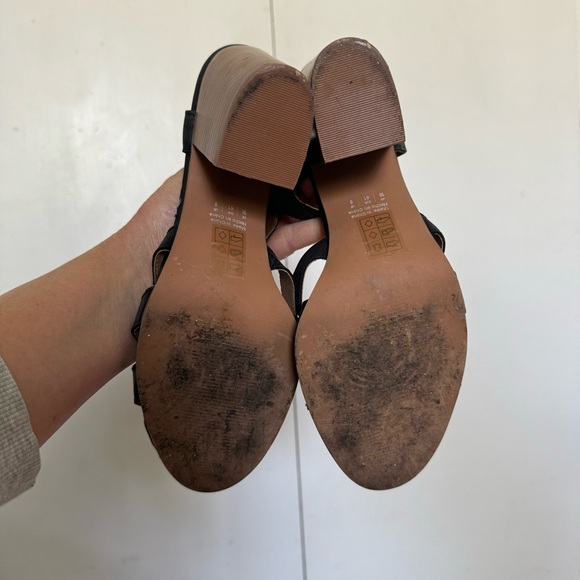 Shoe Mint Black Strappy Heeled Sandals - Picture 7 of 8